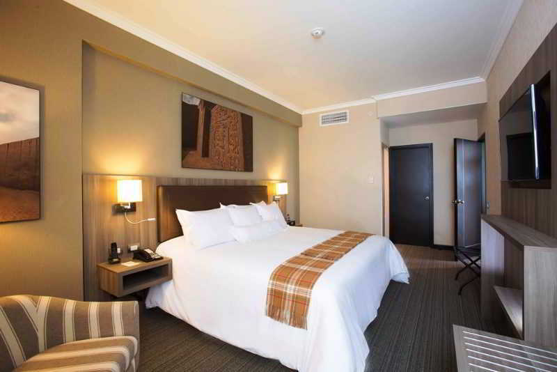 Casa Andina Premium Trujillo Hotell Encalada Exteriör bild